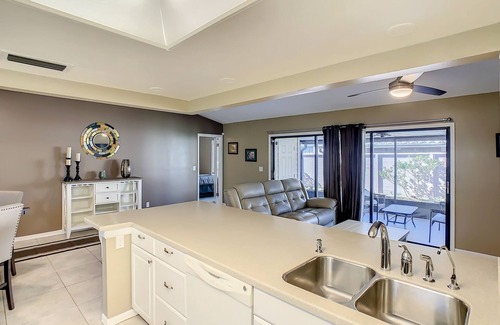 Tarpon Springs Villa | Spectacular 2Bd/2Bth Villa Nestled Between Sunset Beach & Howard Park Beach