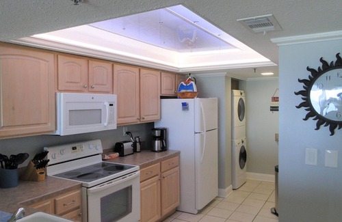 Redington Shores Condo | Spectacular 2BR Beachfront Condo in Redington Shores - Smoke-Free & Pet-Free