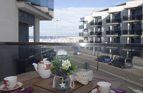 L'Escala Apartment | Spectacular apartment with communal pool and views of the port