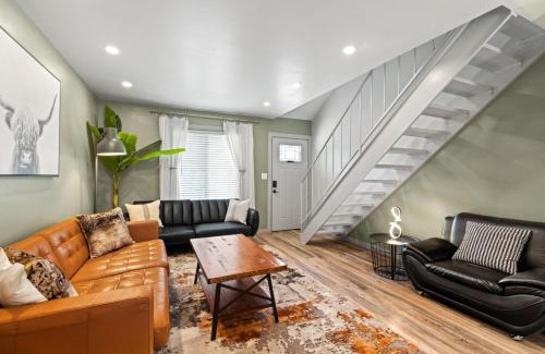 St. Edwards House | Spectacular Austin SoCo Townhome