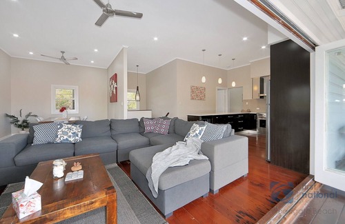 Woodgate House | Spectacular Beach Holiday in Modern Country Comfort