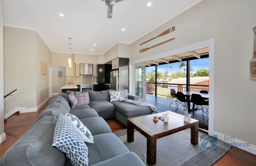 Woodgate House | Spectacular Beach Holiday in Modern Country Comfort