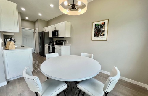 Cedar Falls House | Spectacular Cedar Falls Townhome!