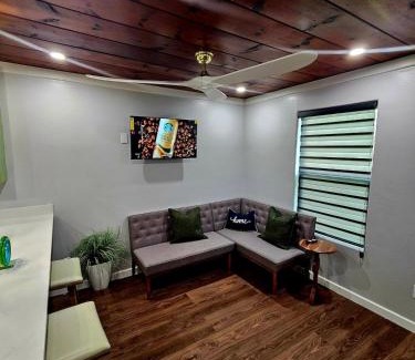 McAllen Ski Chalet | spectacular challet 5 minutes la plaza mall, shopping stores, restaurants and hospitals