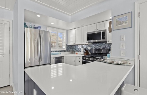 Fairfield House | Spectacular direct waterfront with rooftop hot tub 360 degree views.