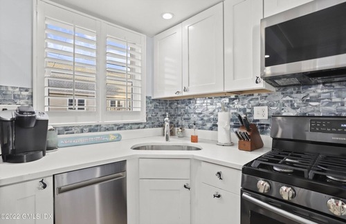 Fairfield House | Spectacular direct waterfront with rooftop hot tub 360 degree views.