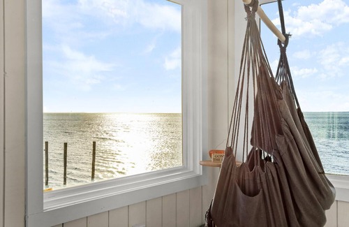 Fairfield House | Spectacular direct waterfront with rooftop hot tub 360 degree views.