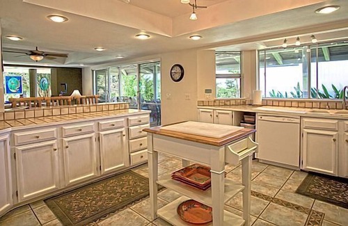 Holualoa House | Spectacular Estate 5 Acres, 2 Pools, Billiards Family Reunion Ocean View