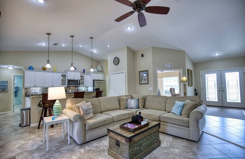 Pinehurst House | Spectacular Heat Pump Pool/Lanai, 4 bed/2 Bath Home only 10 min from 5 beaches
