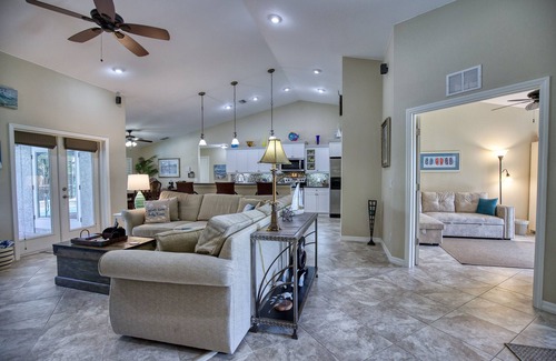 Pinehurst House | Spectacular Heat Pump Pool/Lanai, 4 bed/2 Bath Home only 10 min from 5 beaches