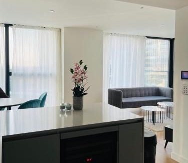 Canary Wharf Apartment | Spectacular High View Apartment