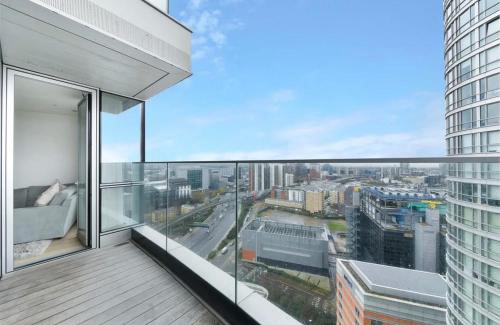 Canary Wharf Apartment | Spectacular High View Apartment