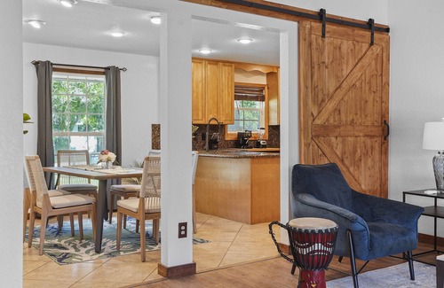 Pinellas Park House | Spectacular home with outdoor POOL and LAKE view (62nd St N)