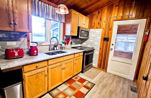 Arden Cottage | Spectacular Lake Front Property in Big Clear Lake