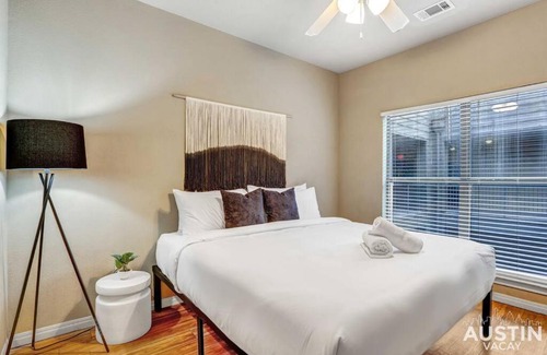 West Campus Apartment | Spectacular Location West Campus Apt for 8 plus Loft