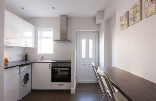 Whittington Apartment | Spectacular Modern Apartment (5 mins to tube)