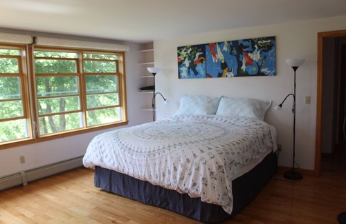 Lyndeborough House | Spectacular Mountain Views, Near Hiking, Art & Culture, Golf, Skiing, Restautant