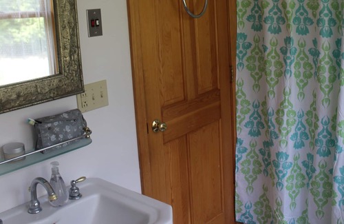 Lyndeborough House | Spectacular Mountain Views, Near Hiking, Art & Culture, Golf, Skiing, Restautant