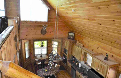 Murphy Cabin | SPECTACULAR MOUNTAIN VIEWS W GREAT SUNSETS,SECLUDED,DOG FRIENDLY,HT