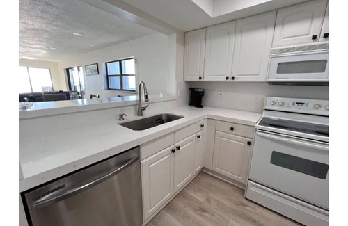 Hutchinson Island South Condo | Spectacular ocean front 2-bedroom condo