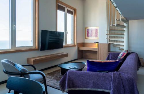 Elbasan Apartment | Spectacular Sea View, 21st Floor, Catamaran II