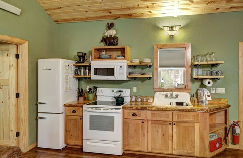 Rapid City Cabin | Spectacular setting, amenities, and centrally located to Mt. Rushmore and Custer State Park, and hiking. Wi-Fi. Excellent cell service (Verizon & ATT). Private campfire and fireplace. Off-season discounts. No extra fees.