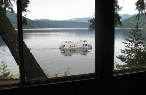 Eagle Bay Cottage | Spectacular Shuswap Water Front Property