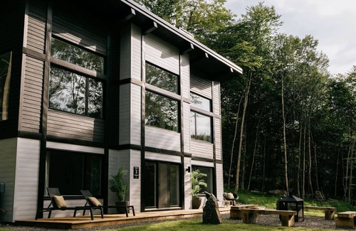 Lac Superieur Village Ski Chalet | Spectacular Ski-Out Chalet in the heart of Lac-Superieur Mont Tremblant Area