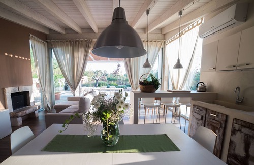Alberobello Villa | Spectacular trullo with pool, WI-FI, AC and floor heating in Alberobello