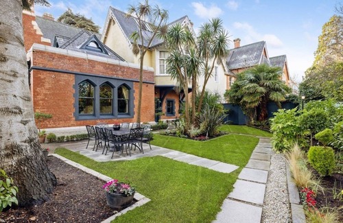 Bray Apartment | Spectacular Victorian unique home