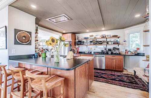 East End Apartment | Spectacular Views & Comforts of Home in Portland s Most Desirable Neighborhood