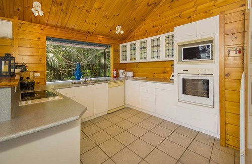 Whitianga House | Spectacular Views Over Mercury Bay
