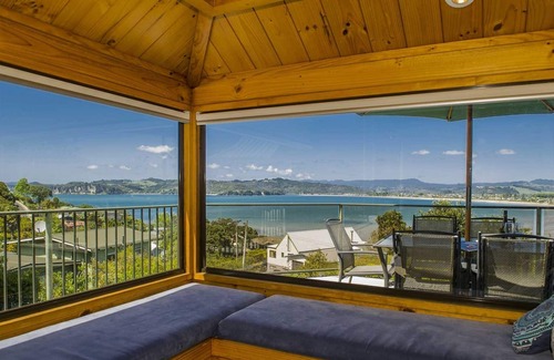 Whitianga House | Spectacular Views Over Mercury Bay