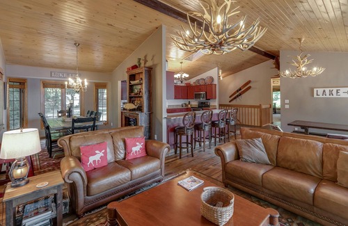 Nisswa Cabin | Spectacular Waterfront Gull Lake Cabin and Perfect Location Close to Everything