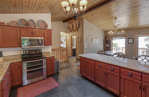 Nisswa Cabin | Spectacular Waterfront Gull Lake Cabin and Perfect Location Close to Everything