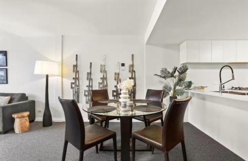 Woolloomooloo Apartment | Spectacular Waterfront with Cosmopolitan Lifestyle
