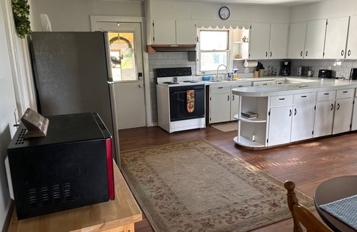 Monroe City Other | SPENCER FAMILY FARMHOUSE, minutes from Indian Creek Marina on Mark Twain Lake.
