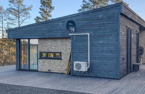Kragero House | Spend an idyllic island vacation in this enchanting vacation home by the fjord.