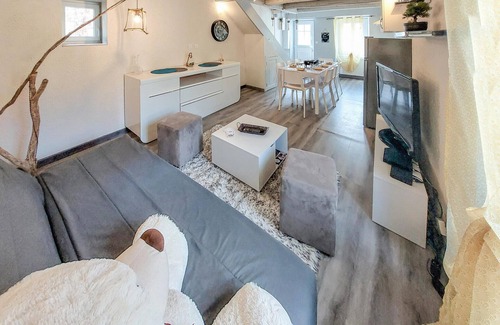 Saint-Floret House | Spend an unforgettable vacation in this vacation home.