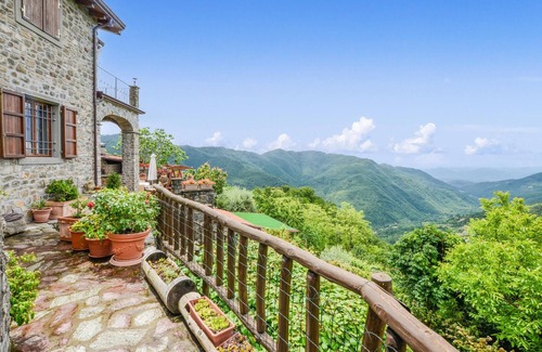 Comano House | Spend an unforgettable vacation in this vacation home.