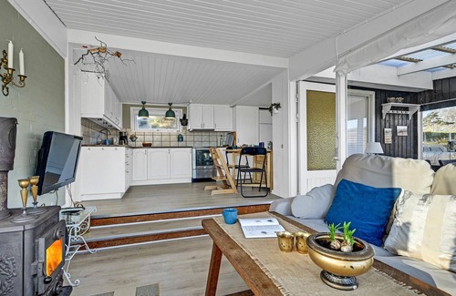 Allingabro House | Spend your holiday in this holiday home on Djursland, just a few metres from the beach.