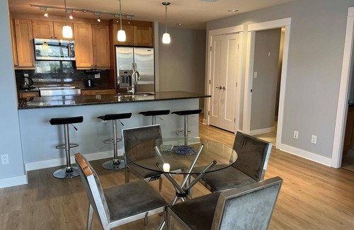 Okanagan-Similkameen Condo | Spend your summer at the lake and in the vineyards!