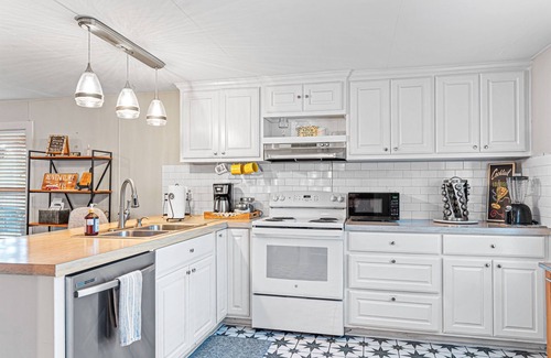 Pedernales Bend House | Spicewood, Lake Travis, Pedernales, Hot Tub, Fire Pit, Porch Swing