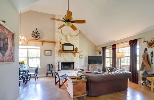 Paleface Homesteads Cabin | Spicewood Ranch Cabin w/Deck, Barn Access!