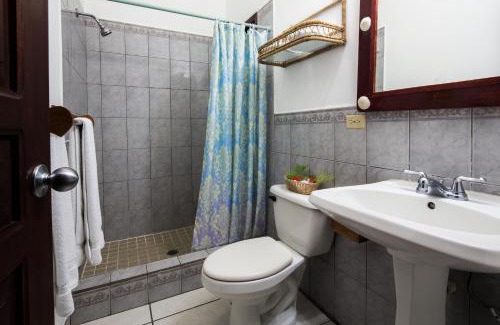 Antoneys Cay Hotel | Splash Inn Dive Resort & Villas