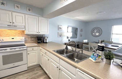Orange Beach East Condo | Splash into summer at Jubilee Landing-boat friendly-pool-Orange Beach
