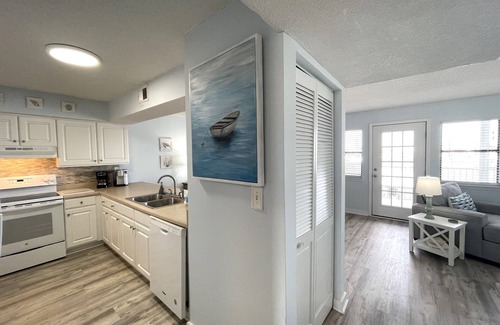 Orange Beach East Condo | Splash into summer at Jubilee Landing-boat friendly-pool-Orange Beach