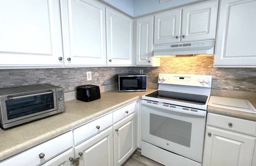Orange Beach East Condo | Splash into summer at Jubilee Landing-boat friendly-pool-Orange Beach