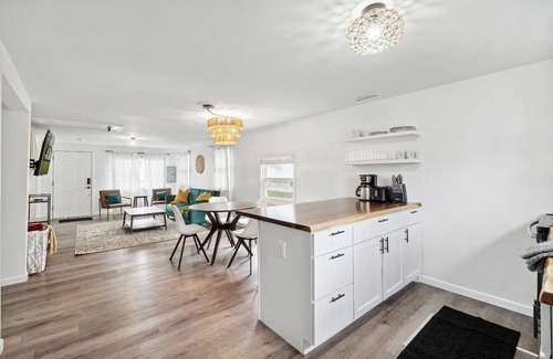 Waverly House | Splash of Sunshine 2 Bed 1 Bath