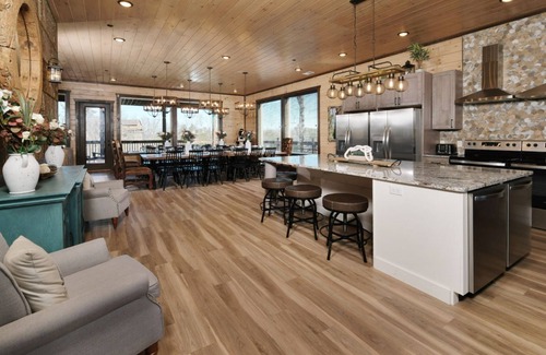 Sevierville Cabin | Splashin' Mountain Retreat - Sip Cocktails Fireside, Swim with Fountains & Project Movies!